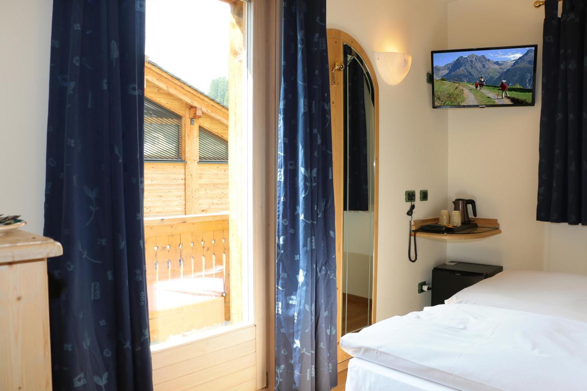 Hotel "La Suisse" Ливиньо Экстерьер фото